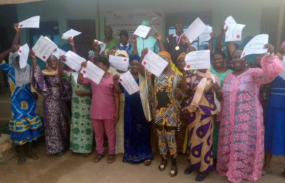 gisa_initiative's tweet photo. Another exciting moments and THANK YOU from adolescents and parents to @gisa_initiative @UNODC_PTRS and #DAPC for being part of the strengthening families program in selected communities in Ogun state 🇳🇬
 #YouthInitiative #prevention https://t.co/ijeosMqzqe