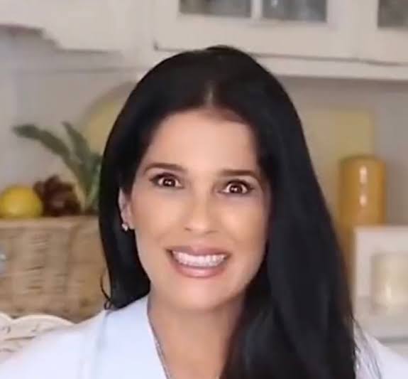 José Miel (@penrryl28) on Twitter photo La cara de <a href="/marthadebayle/">marthadebayle</a> mientras su colaboradora le restriega que ella si conoció y convivió con #SilviaPinal. Mientras que ella solo tiene una foto.
😂😂😂😂
Te toco perder Marthita. La cara de <a href="/marthadebayle/">marthadebayle</a> mientras su colaboradora le restriega que ella si conoció y convivió con #SilviaPinal. Mientras que ella solo tiene una foto.
😂😂😂😂
Te toco perder Marthita.