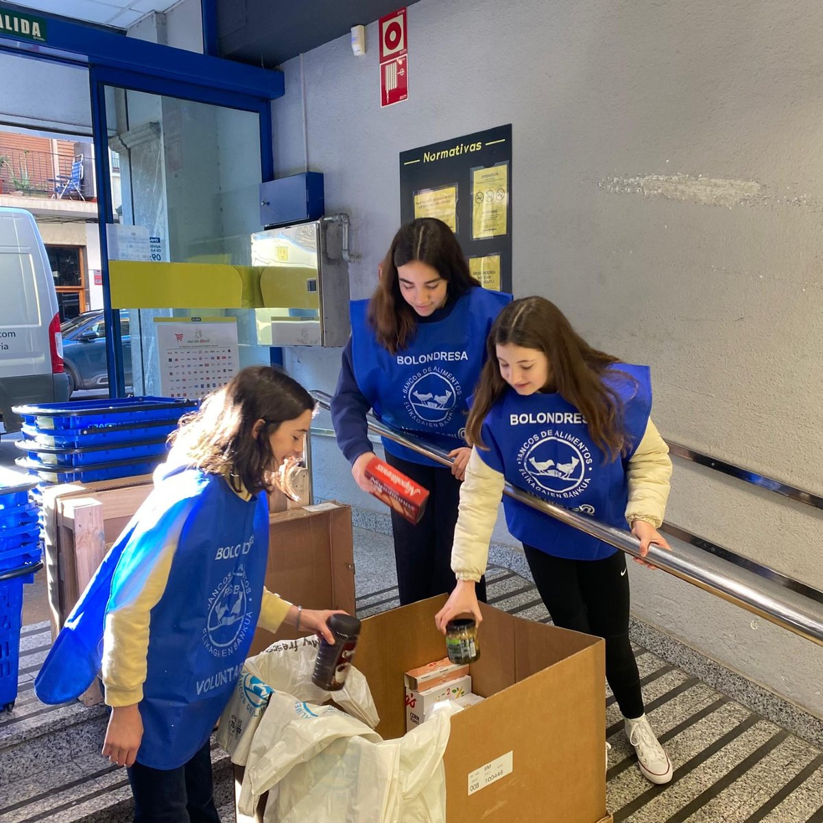 🥫🧃El alumnado de San Fidel, un ejemplo de solidaridad y motivación. Colaboramos con la campaña del Banco de Alimentos de Bizkaia y formamos parte de los 5000 voluntarios/as desplegados/as en el territorio. Una recogida de alimentos que ayuda, #sensibiliza y enseña.

<a href="/Bizbancali/">Banco Alimentos Bizkaia</a>