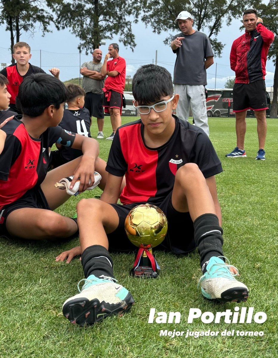 Ger Man (@elnegrosabalero) on Twitter photo Finalizo la Illinois Newell's cup
Los chicos 2012 de <a href="/ColonOficial/">Club Atlético Colón ⭐</a> perdieron 0-2 la final.
Gran torneo de lo chicos
El mejor jugador del torneo? El hijo de Messi? No
El hijo de Luis Suárez ? Tampoco
El mejor fue nuestro, Ian Portillo Finalizo la Illinois Newell's cup
Los chicos 2012 de <a href="/ColonOficial/">Club Atlético Colón ⭐</a> perdieron 0-2 la final.
Gran torneo de lo chicos
El mejor jugador del torneo? El hijo de Messi? No
El hijo de Luis Suárez ? Tampoco
El mejor fue nuestro, Ian Portillo