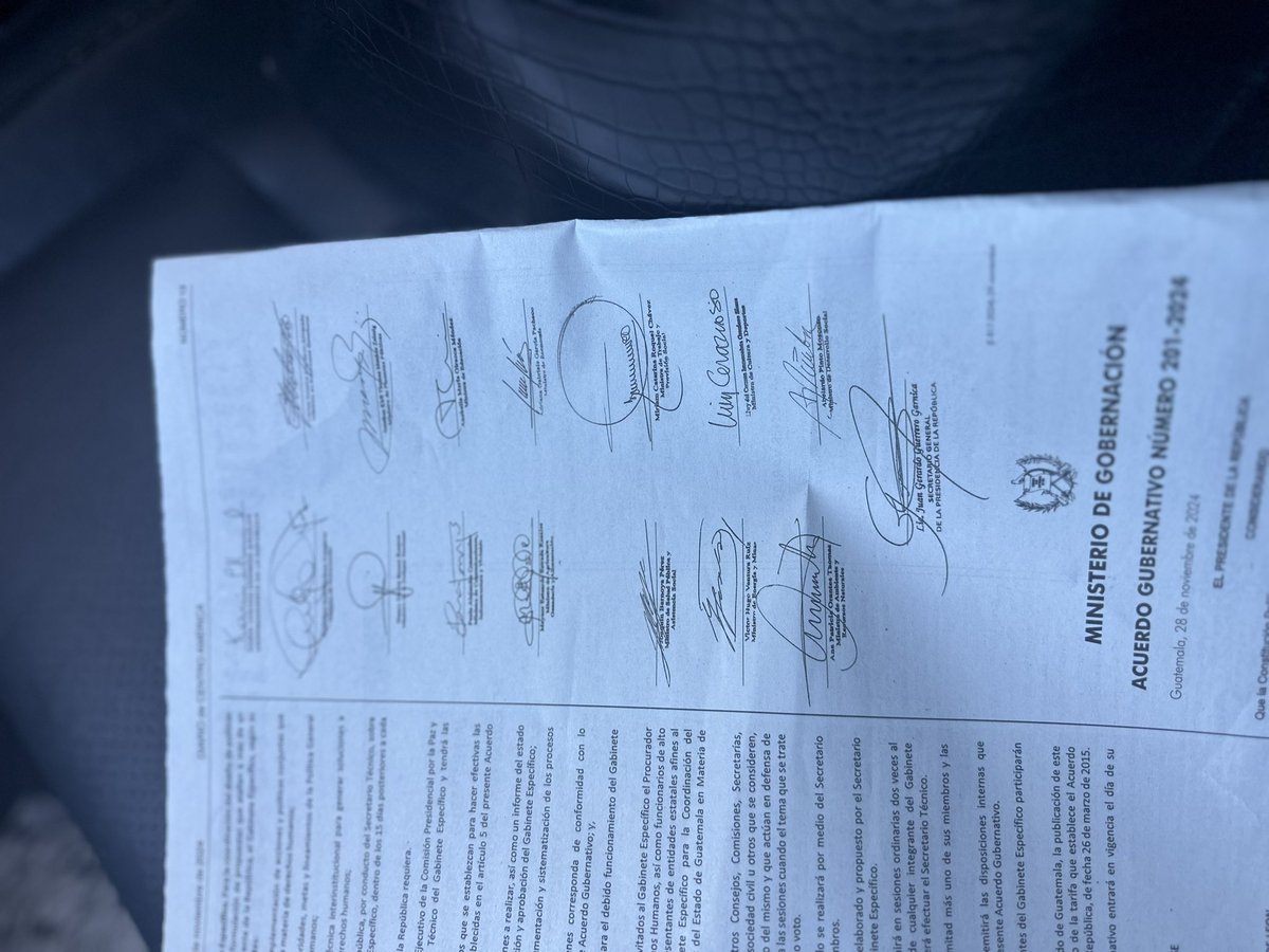 lanegrisgt's tweet photo. 🚨El @GuatemalaGob crea gabinete específico para tratar los compromisos internacionales en materia de derechos humanos. LaFiscal General deberá participar por invitación del Presidente.
La falta de cumplimiento de estas obligaciones ha generado condenas al estado guatemalteco. https://t.co/Q8rp96399c