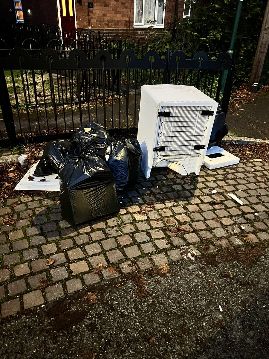 Castle Ward Focus Team 🔶 (@castlelibdems) on Twitter photo Lloydie and Will have been litter picking in the Cliff Road area of the city centre this afternoon. Several bags of rubbish collected and a bit of fly tipping reported to <a href="/MyNottingham/">🏹 My Nottingham</a> too Lloydie and Will have been litter picking in the Cliff Road area of the city centre this afternoon. Several bags of rubbish collected and a bit of fly tipping reported to <a href="/MyNottingham/">🏹 My Nottingham</a> too