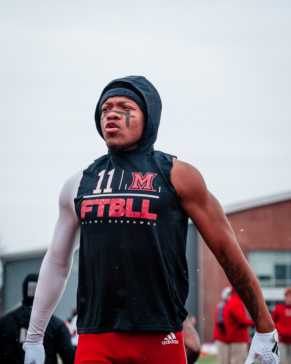 MiamiOHFootball's tweet photo. Bringing the heat 😤
#RiseUpRedHawks | 🎓🏆 https://t.co/v2jvUogwak