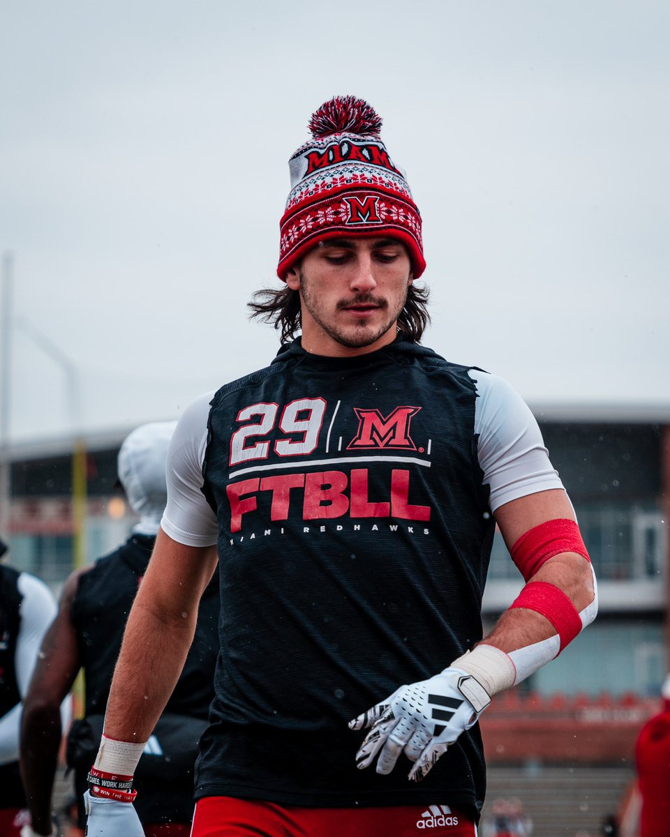 MiamiOHFootball's tweet photo. Bringing the heat 😤
#RiseUpRedHawks | 🎓🏆 https://t.co/v2jvUogwak