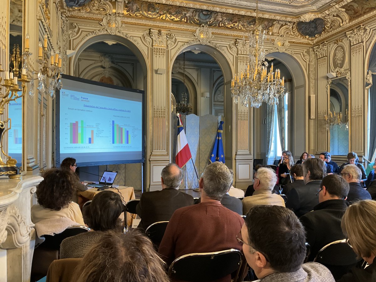 Prefet24's tweet photo. #FranceServices| La préfète de la #Dordogne a présidé le comité de pilotage France Services. 

➡️Moment d'échanges et de bilan avec les élus porteurs des 36 espaces du département en présence des opérateurs (France Travail, DDFIP, MSA...) 

➕d'infos 👉https://t.co/mD2YuF24Io https://t.co/C2JMKNmXk5