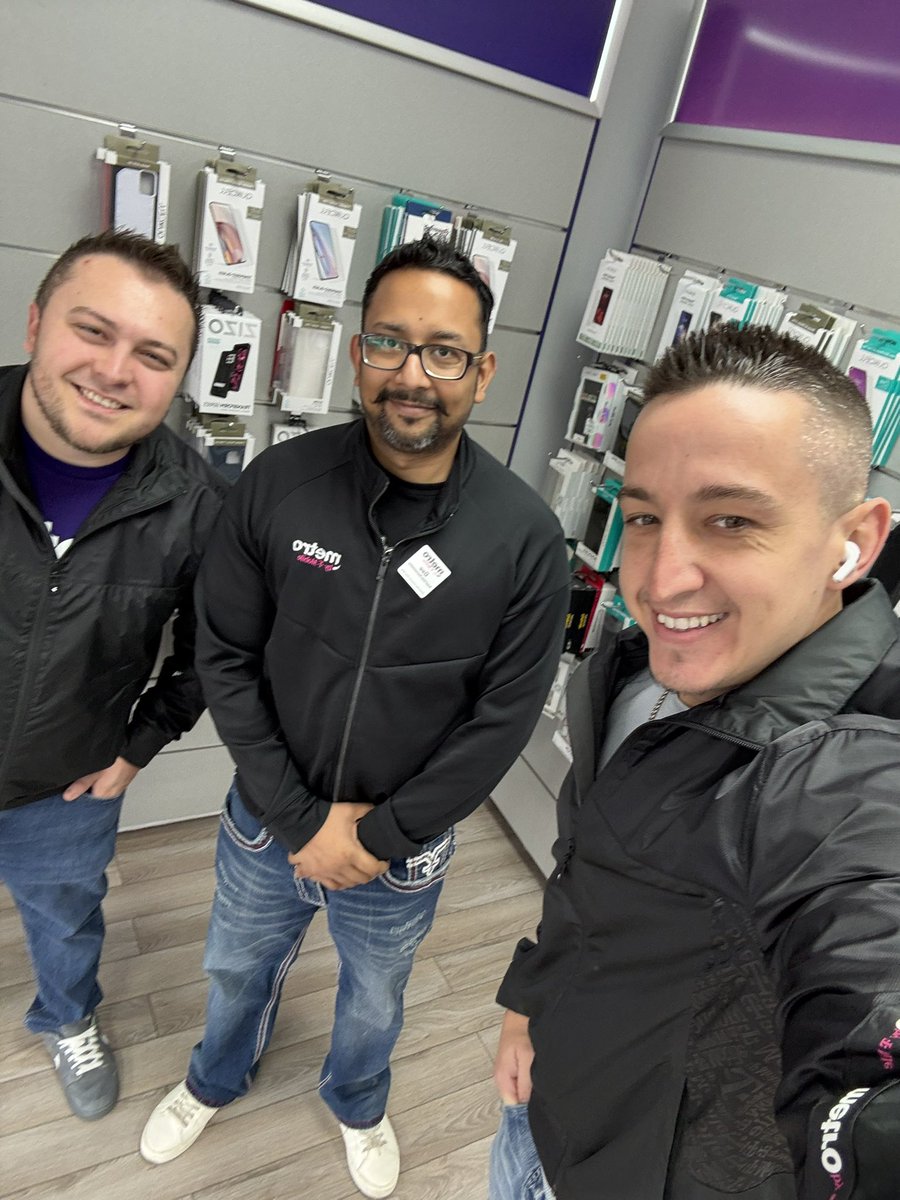 Out here spreading the good word with <a href="/AlexBrownTMO/">Alexander Brown</a> on this cold Black Friday! Let’s go Michigan! <a href="/thayesnet/">Terry Hayes</a> <a href="/WinstonAwadzi/">Winston Awadzi</a>