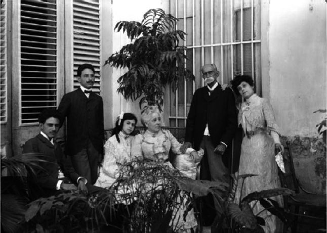 CamSecretaria's tweet photo. : «¡Las que hemos dado todo a la Patria, no tenemos tiempo de ocuparnos de las necesidades materiales de la existencia! Palabras de "Manana" esposa de Máximo Gómez  fallecida un día como hoy de Cuánto heroísmo y desinterés en defensa de la patria https://t.co/QL3I7V8dSb