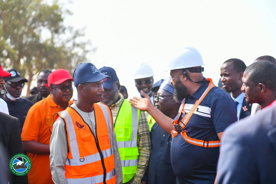 Bago_NewNiger's tweet photo. Still in Mariga local government, Gov Bago inspects the ongoing 5km Road. 

#GovBagoStateTour https://t.co/wU3aj11jI6