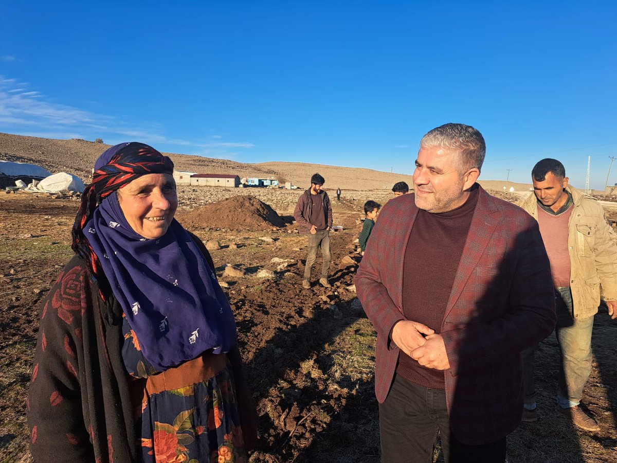 serdalkaradass's tweet photo. Yollar, dağlar aşılır, yeter ki gönüller bir olsun.
#AsağıBİTİKÇİ #BOSTANEKMEZRASI
#GİRAYLAR. #ÇETOMEZRASI
#İNCEHIDIR #BERBA VE #SAKIZBURNU MEZRALARINDA
Hemşehrilerimizle muhabbet ettik, dertlerini dinledik.
Her köyde ayrı bir hikaye, her gönülde ayrı bir umut var.
Birlikte, el ele vererek her zorluğun üstesinden geleceğiz.
Çünkü biz birlikte güçlüyüz, birlikte daha güzel yarınlara yürüyoruz.
Söz verdik gönüllerde olacağız.
@RTErdogan
@GalipEnsarioglu
@mehmetsaityaz
@Kepoluasuna