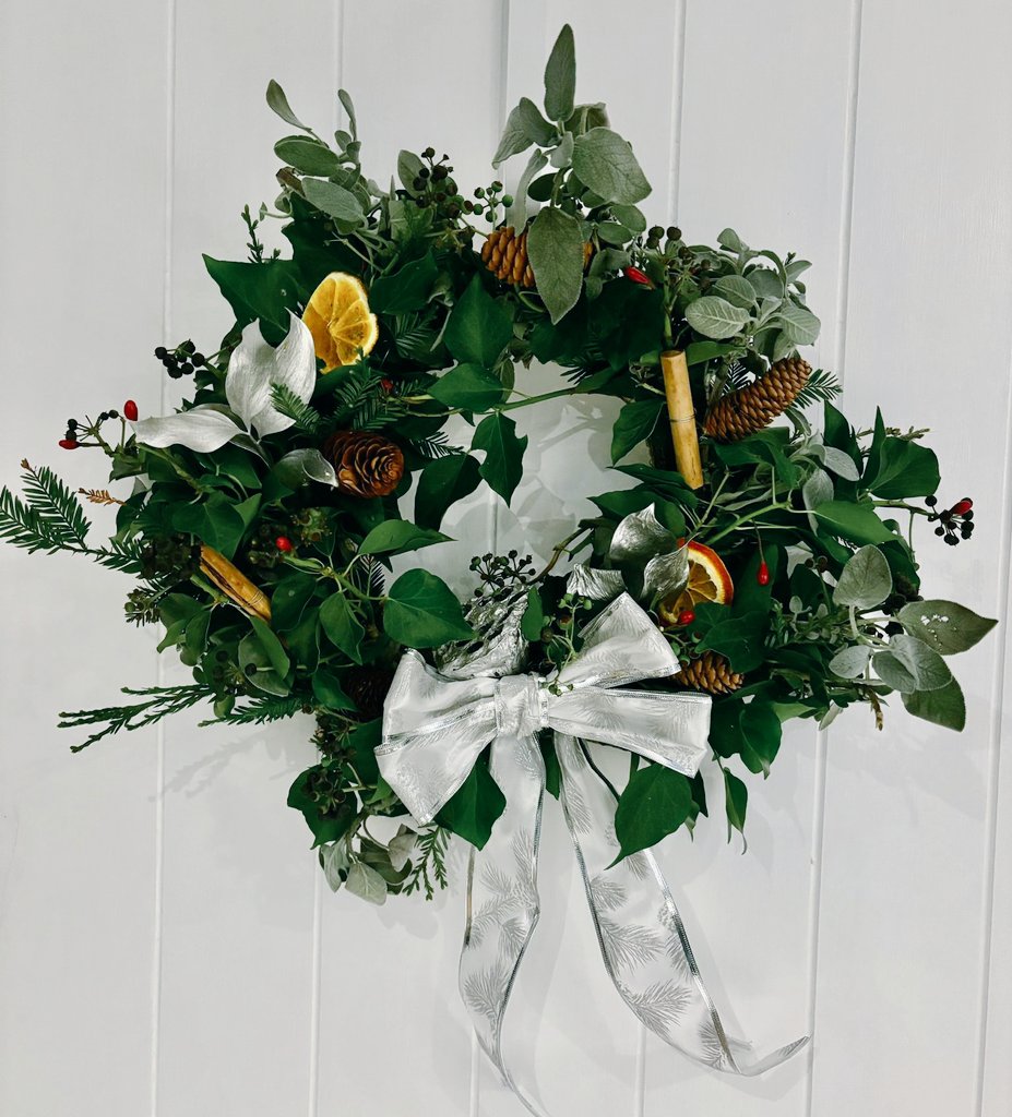 #HerefordCathedral tonight for a sold out #christmas performance by #contrepoint #vocal #ensemble featuring my hymn to the virgin Mary, 'Dormi Jesu' amongst other works #newmusic #choral #hereford