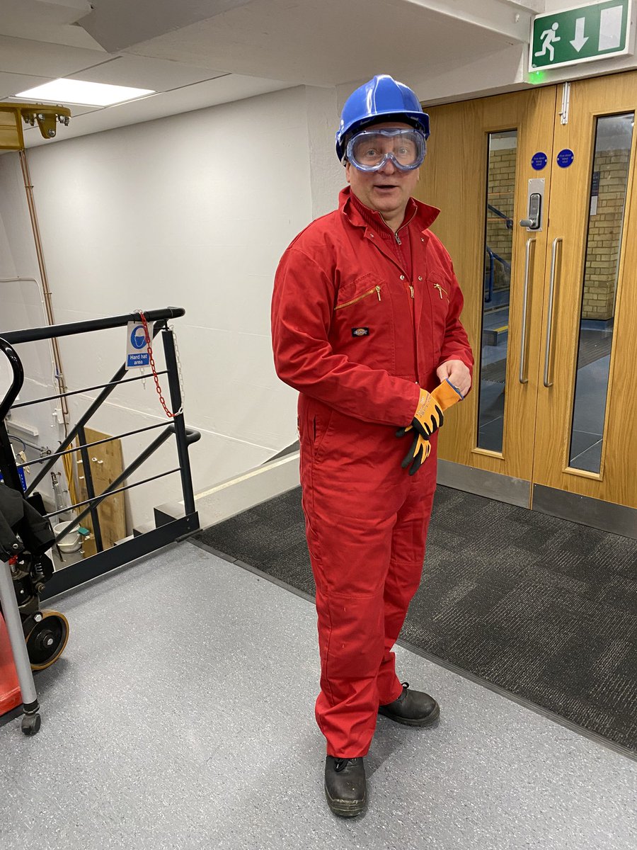 SCCESurrey's tweet photo. Our MSc Pharmaceutical Sciences https://t.co/FcxyYdCNxN programme leader helping train pharm sci students on our award winning pilot plant. Something very unique to the programme at Surrey! @UniOfSurrey https://t.co/yG3Bd5zZ51