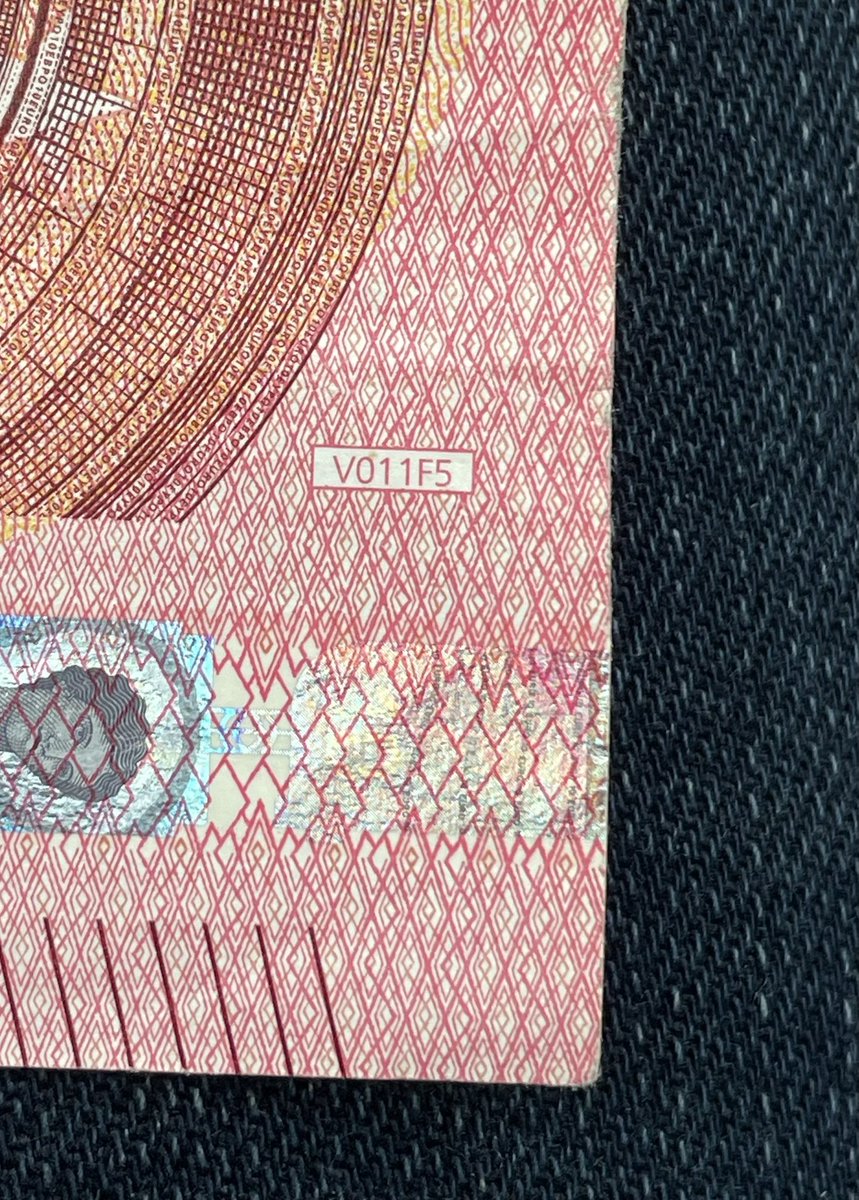 NumisMedal's tweet photo. Le site EuroBillTracker est consacré au suivi des billets en Euro 💶. Ludique en cas de « Hit » 🎯
Vous aurez besoin du Numéro de série + du Code imprimeur 🔎 apposés sur chaque billet 👉🏼 https://t.co/wjdcG4vLj9 https://t.co/8CcU3YS4oh