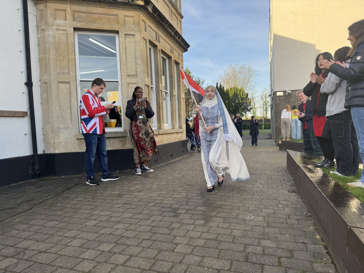 Holyport College tweet media