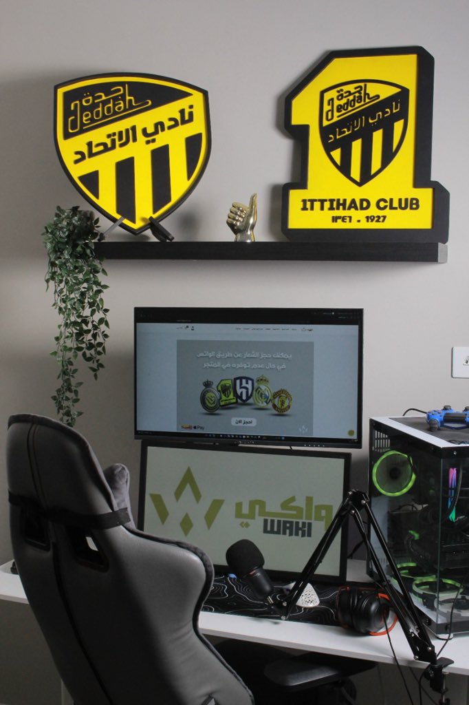 موجود كل انواع الشعارات في المتجر  #النصر_ضمك