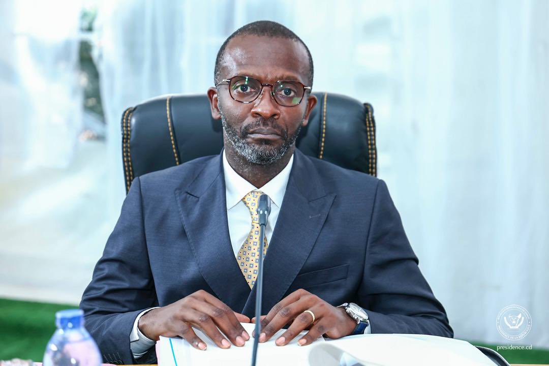 Présidence RDC 🇨🇩 (@presidence_rdc) on Twitter photo #Tanganyika | Ce vendredi à #Kalemie, le Chef de l’État Félix Tshisekedi préside la 24ème réunion du Conseil des ministres du Gouvernement <a href="/SuminwaJudith/">Judith SUMINWA TULUKA</a> pour la revue hebdomadaire des dossiers importants du pays.
Outre la communication du Président de la République, le Conseil #Tanganyika | Ce vendredi à #Kalemie, le Chef de l’État Félix Tshisekedi préside la 24ème réunion du Conseil des ministres du Gouvernement <a href="/SuminwaJudith/">Judith SUMINWA TULUKA</a> pour la revue hebdomadaire des dossiers importants du pays.
Outre la communication du Président de la République, le Conseil