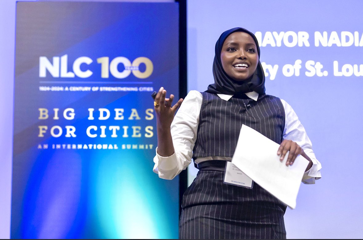 Nadia_Mohameds's tweet image. Thrilled to have joined NLC in Tampa and presented at the Global Mayors Summit, sharing insights on how to maintain city trust during infrastructure failures! Huge thanks to the @leagueofcities team and @JaneCastor for hosting such an incredible event!
