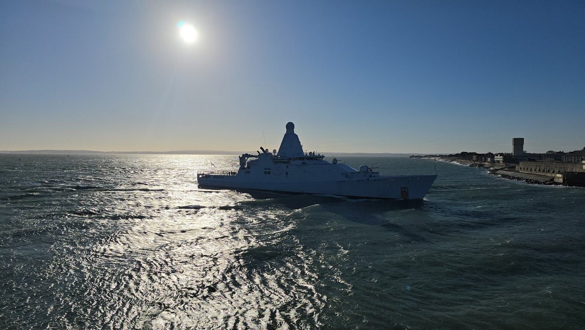 WarshipCam's tweet photo. Royal Netherlands Navy Holland-class ocean-going patrol vessels HNLMS Friesland (P842) and HNLMS Groningen (P843) coming into Portsmouth, England - November 29, 2024 #hnlmsfriesland #p842 #p843 #hnlmsgroningen
SRC: TW-@JonnyMD1 https://t.co/FrbqwZd1TD