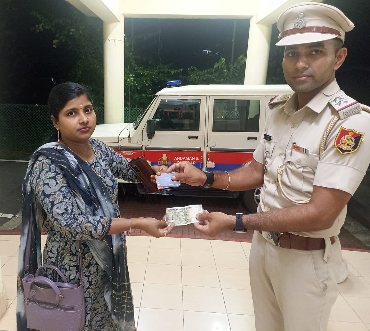 PSPahargaon's tweet photo. PSI Saurabh Vishnoi, under the guidance of Inspr. Mohd. Elias, SHO PS Pahargaon  handed over a lost SBI ATM card (with PIN on the cover) containing ₹36,936.15 and ₹500 cash to the rightful owner, Smti. Manisha Nair, after completing necessary formalities. #GoodWork https://t.co/JgvVTTOCuz