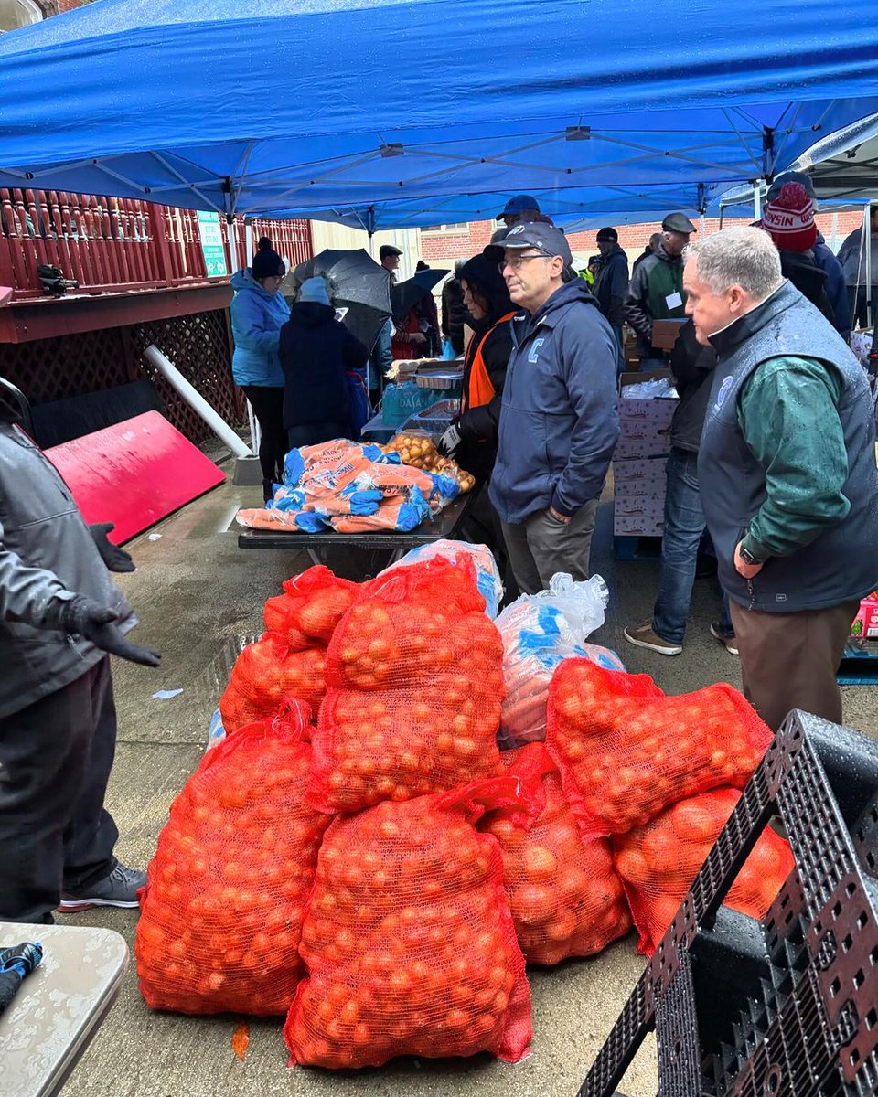 and, last but not least, a turkey giveaway at the Dorchester Bay Development/Project Turnaround/ Transformational Prison Project with friends Romilda Pereira, Dana Jackson, Mac Hudson, Quincy Roberts, and great to meet Kim Lyle, Exec. Director at Dorchester Bay Development.