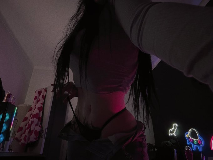 Watch nordlys's leaked NSFW photo on TwXstars