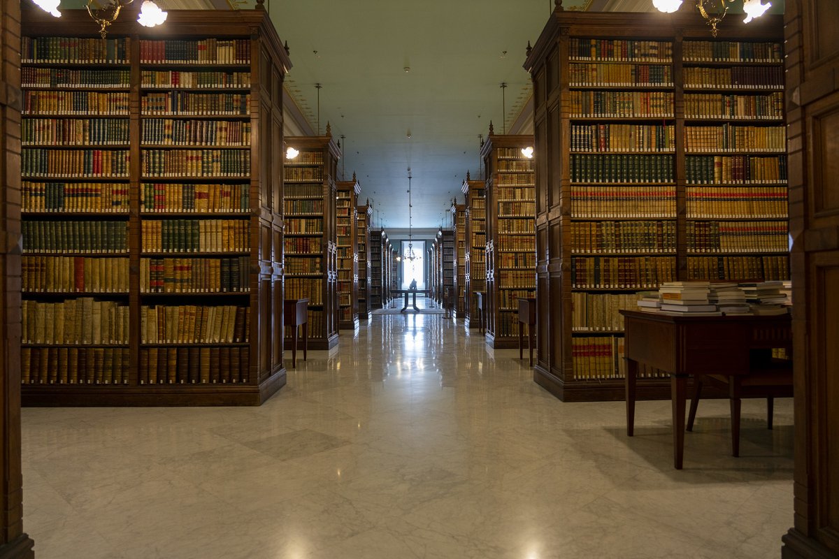 RAEinforma's tweet photo. Visite el perfil de Flickr de la RAE, con toda la actualidad institucional, imágenes de nuestros académicos y amplias galerías de fotos donde podrá descubrir todos los rincones de la sede institucional de la Academia en Madrid: https://t.co/9jEmngdynr. https://t.co/n7ZhrN0ear