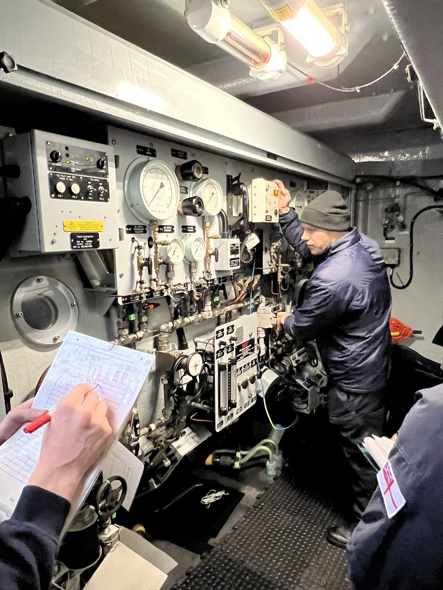 HMSCattistock's tweet photo. The Ship’s Clearance Divers practising their skills and drills on our recompression chamber (made by @MSIDefence in Norwich, UK). 
#seapower
#royalnavydiver
#mineclearancediver https://t.co/SPugN139mC