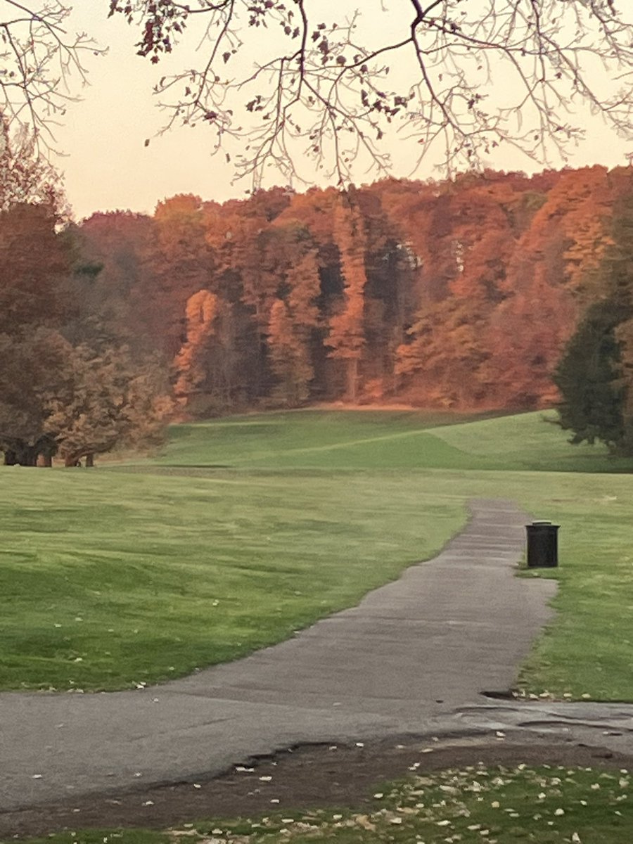 Theganeush's tweet photo. Denison Golf Club in the Fall https://t.co/qvFKmc8tIZ