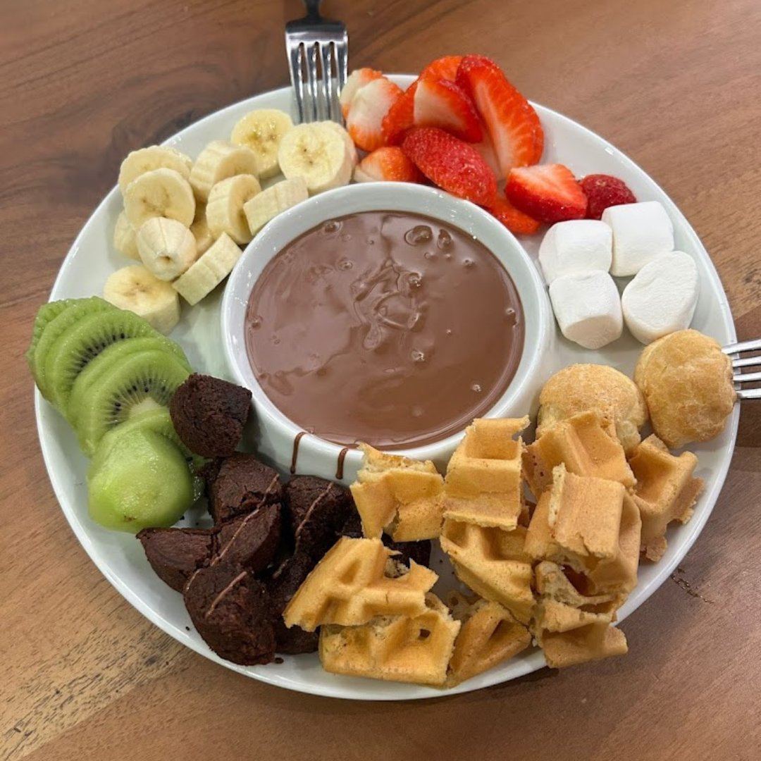 OdooCafe's tweet photo. Double the delight with our Chocolate Fondue for Two! 🍫 

Enjoy dipping marshmallows, strawberries, kiwi, bananas, brownies, cream puffs, and waffle bits into luscious Belgian chocolate. 

Perfect for sharing at Odoo Café in Oakville! 🍓🥝🍌 

#FondueFun #OdooCafe https://t.co/hHqKNYdGtw