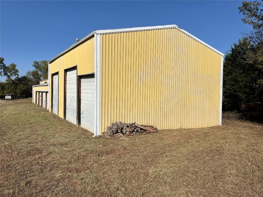 WyattPoindexter's tweet image. 6,000 sq. ft. shop on 2 acres w/ oversized bays, electricity, plumbing, &amp;amp; room for a home. Your next project starts here! Sold As-Is. 

Listed by Brian Jamison - The Agency Oklahoma. #1813E56th #WorkshopSpace