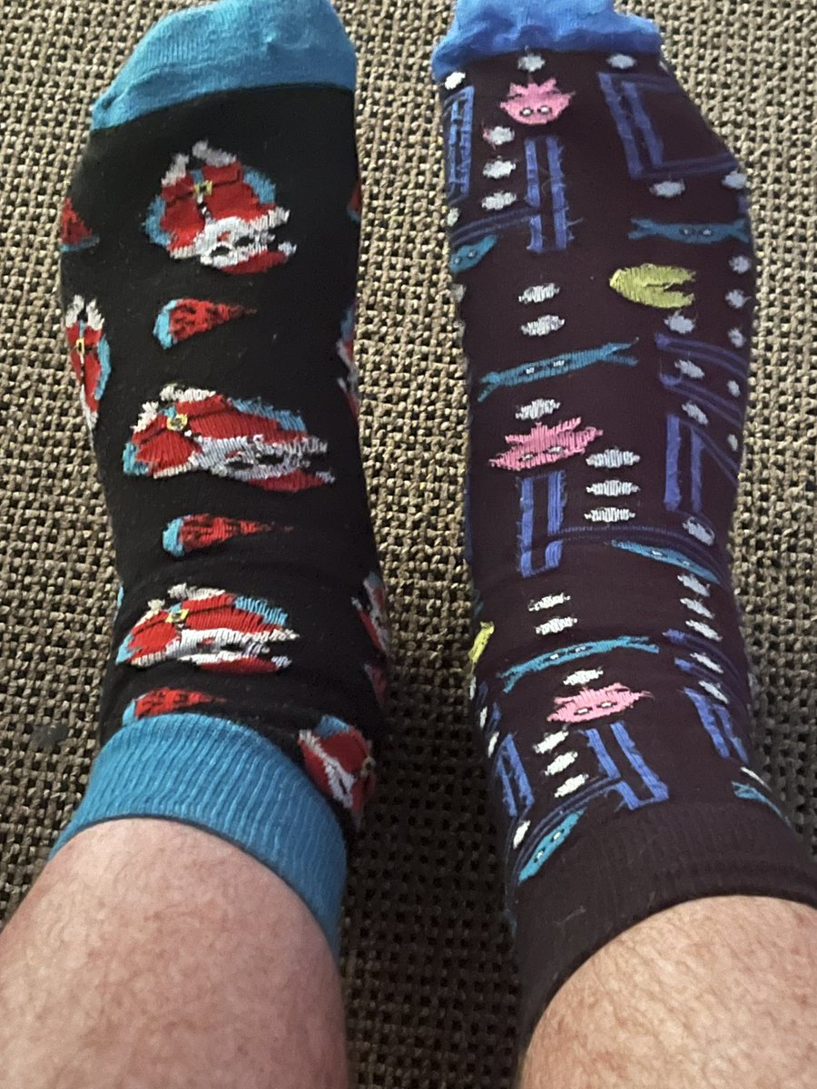 JeanDommisse's tweet photo. #funkyfridaysocks #fridaysocks #heyheyitsfriday #crazysocks https://t.co/RtrkLOmzOE