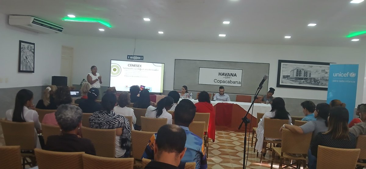 CenesexEduca's tweet photo. CENESEX participa en el “III Entrenamiento sobre Defensoría”, en aras de contribuir a sensibilizar a representantes de todas las estructuras de la Defensoría del país en la protección de las víctimas de violencia de género. 
#MirarParaOtroLadoTambiénEsViolencia
#Cenesex https://t.co/HnNIOOPIBQ