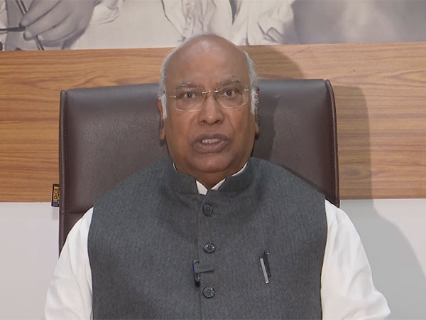 ani_digital's tweet photo. Congress President Kharge calls for "harsh decisions" at CWC meet
Read @ANI Story | https://t.co/dpr7VA46Wc
#MallikarjunKharge #CWCMeet #Congress https://t.co/f8MfvCXuSK