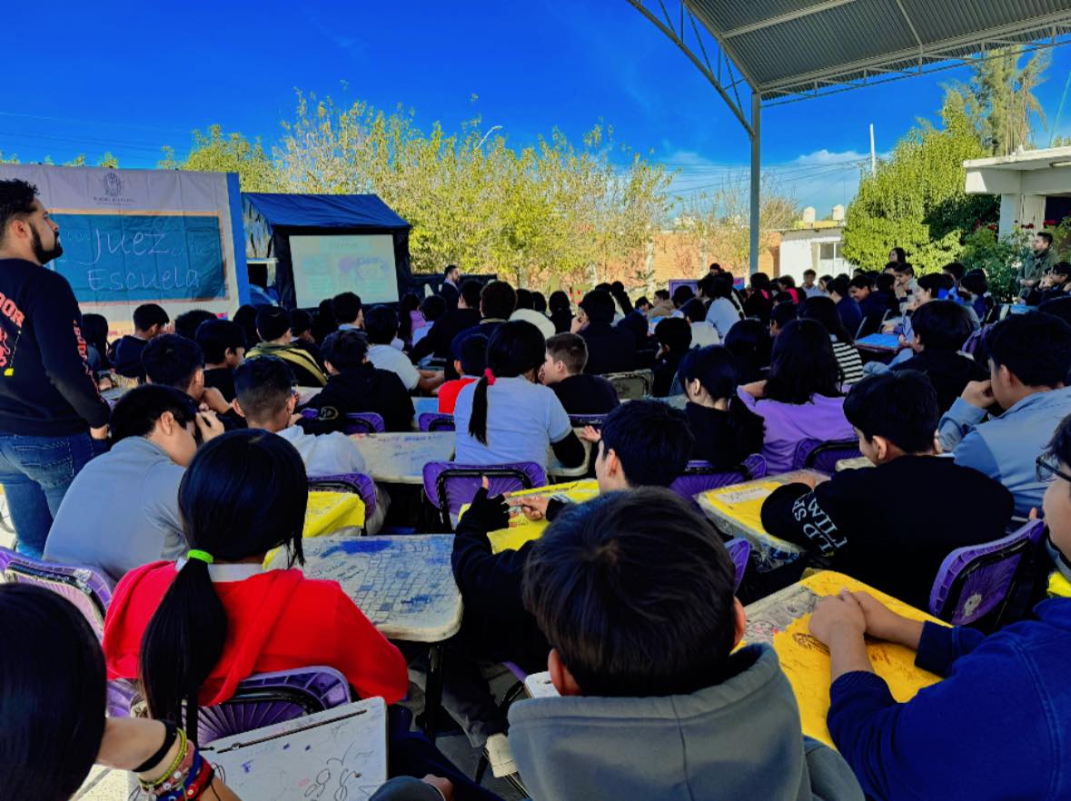 TJPA_DGO's tweet photo. Juez en tu escuela
“Es una misión titánica la prevención del delito juvenil y cada vez somos más los aliados a esta red de prevención” @alvaroama3  Magistrado Presidente
@PJDGO https://t.co/S7023zU8ij
