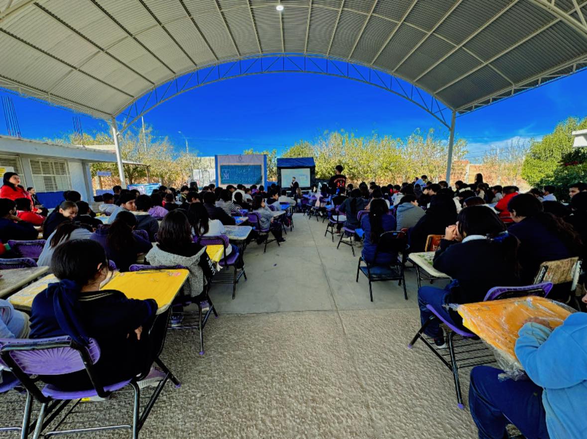 TJPA_DGO's tweet photo. Juez en tu escuela
“Es una misión titánica la prevención del delito juvenil y cada vez somos más los aliados a esta red de prevención” @alvaroama3  Magistrado Presidente
@PJDGO https://t.co/S7023zU8ij