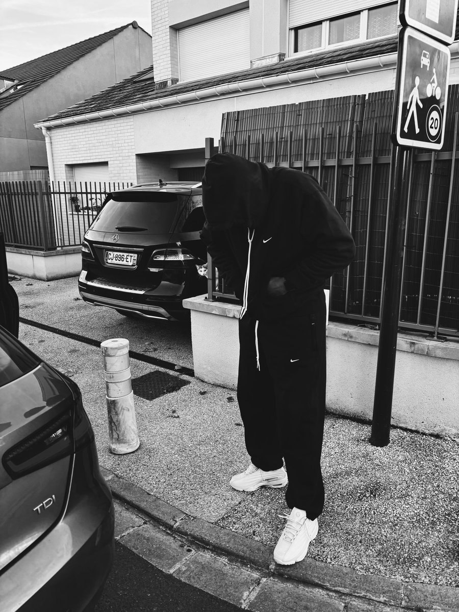 th93_officiel's tweet photo. Je tombe du ciel depuis l’espace…
Vinyle E-Trap Sold Out.

Merci l’équipe ! 

#Etrap #Noviceland https://t.co/LyqPo4dUff