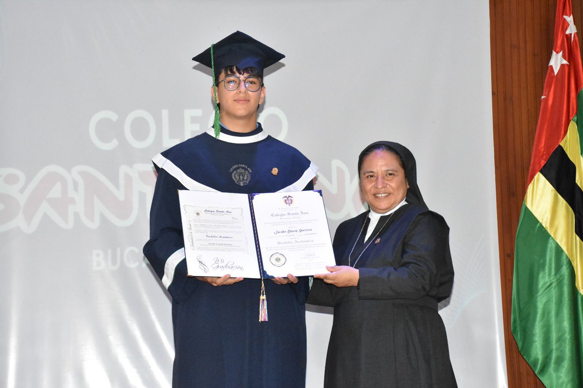 ColSantaAna's tweet photo. 🎓Comunidad educativa, compartimos los mejores momentos de la ☀️𝐂𝐄𝐑𝐄𝐌𝐎𝐍𝐈𝐀 𝐃𝐄 𝐆𝐑𝐀𝐃𝐔𝐀𝐂𝐈𝐎́𝐍 de nuestra promoción 𝐄𝐓𝐇𝐄𝐑𝐄𝐀𝐋 𝟐𝟎𝟐𝟒. Este es el punto de partida de nuevos sueños. Felicitaciones y Dios los bendiga a donde quiera que vayan ✨👩🏼‍🎓👨🏼‍🎓⭐ https://t.co/P5vX227JxD