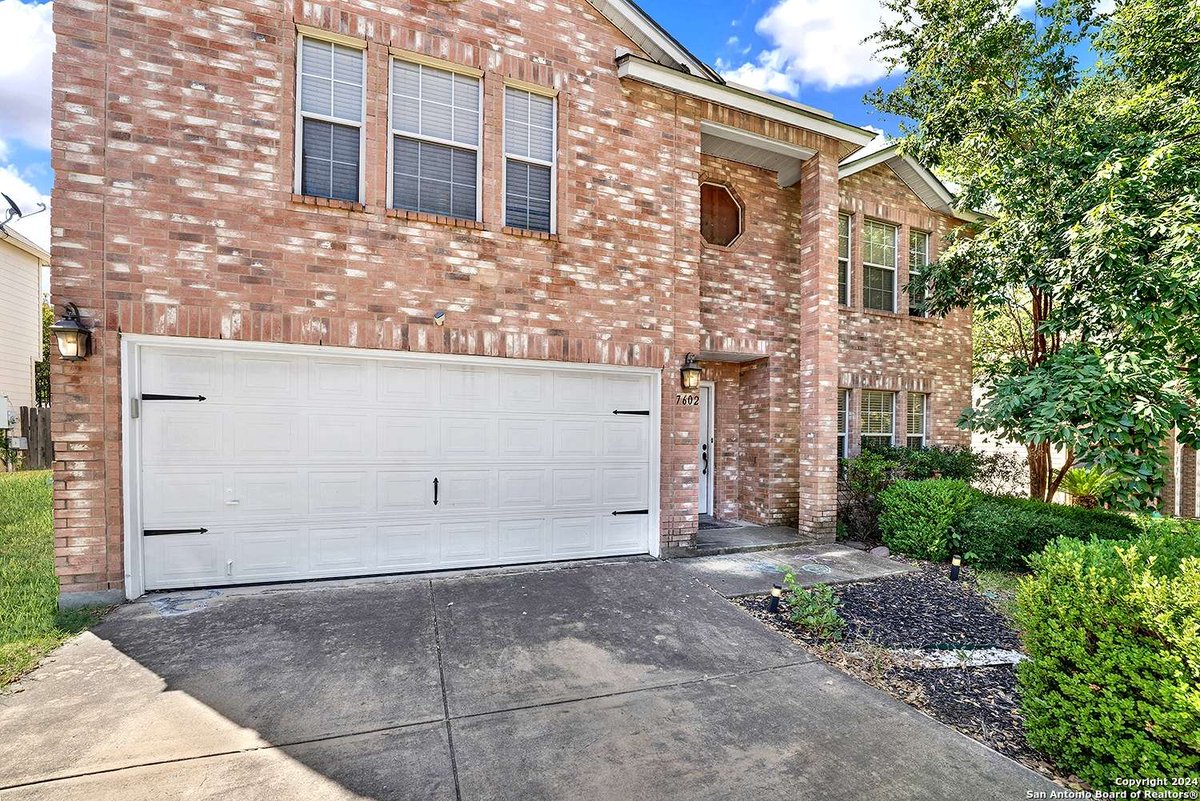 KerryDAlexander's tweet photo. New Listing Price: $315,000
7602 Forest Vale, Live Oak, TX 78233-7215 is a fantastic property with 3 bedrooms and 3.0 bathrooms.
See more here: https://t.co/PiqCRl9bg3 https://t.co/OSmjpO9ESc