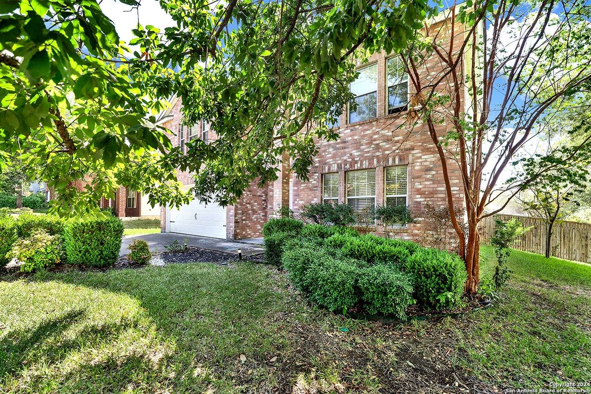 KerryDAlexander's tweet photo. New Listing Price: $315,000
7602 Forest Vale, Live Oak, TX 78233-7215 is a fantastic property with 3 bedrooms and 3.0 bathrooms.
See more here: https://t.co/PiqCRl9bg3 https://t.co/OSmjpO9ESc