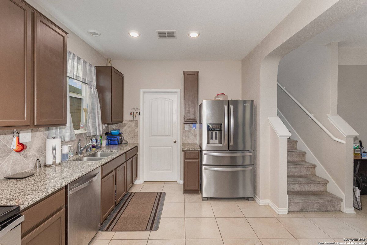KerryDAlexander's tweet photo. 226 PLEASANTON CIR, San Antonio, TX 78221-4403 just hit the market!
Take a look at this awesome space: https://t.co/Mp3H9pY7X5 https://t.co/M8wldsry0t