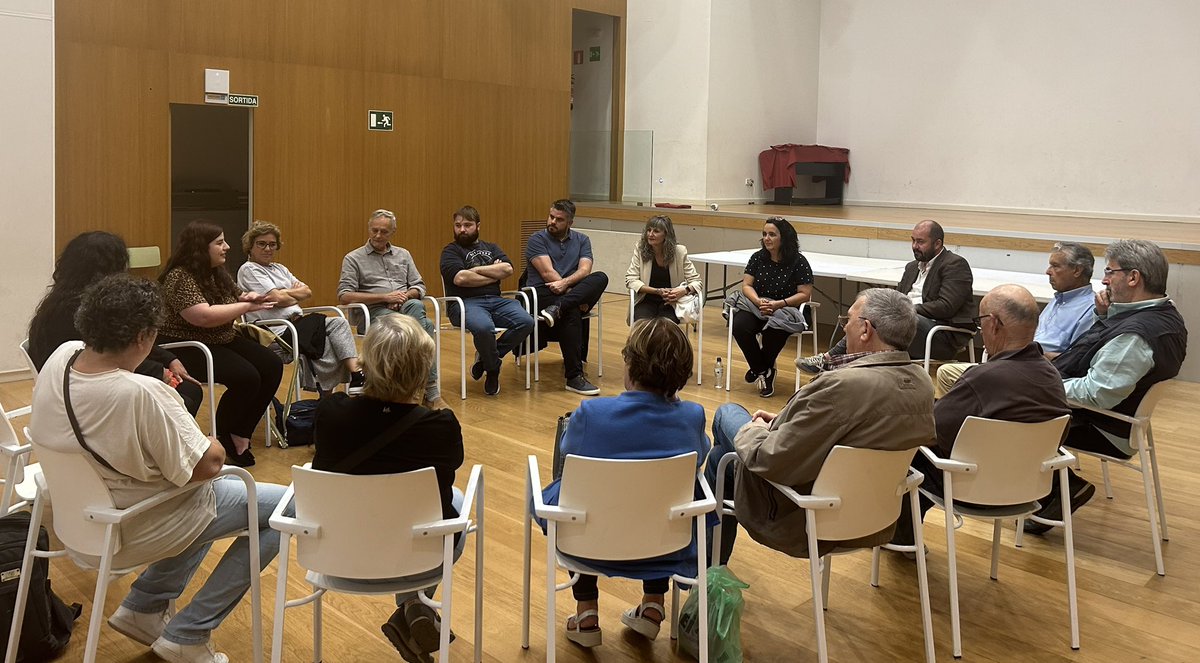EsquerraTDB's tweet photo. A Torredembarra hem rebut les tres candidatures @MDecidim @FocNou_ERC  @NEN_Catalunya. Hem escoltat i hi hem debatut. Demà un nou pas endavant en un camí que ve de lluny i va més lluny encara. https://t.co/KFJP7m468k