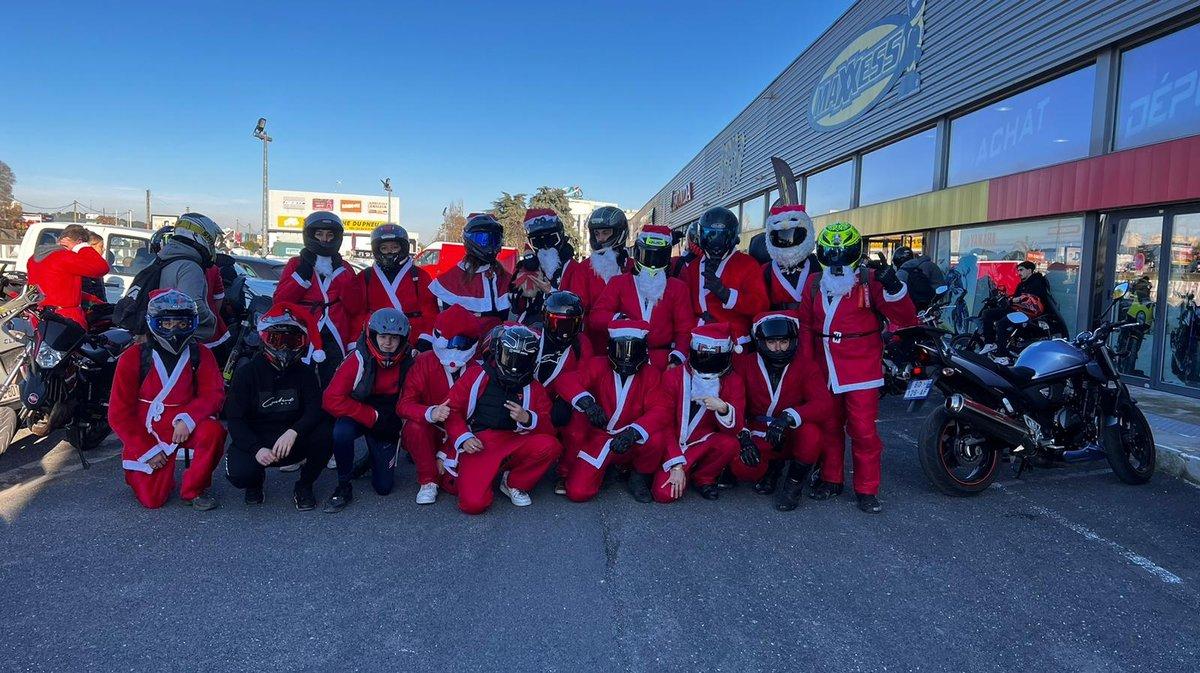 objectifgard's tweet image. 🎅 Tous les motards nîmois sont invités à un rassemblement le samedi 14 décembre pour défiler en centre-ville habillé en Père Noël.

#balade #moto #noel #nimes #gard  objectifgard.com/actualites/nim…