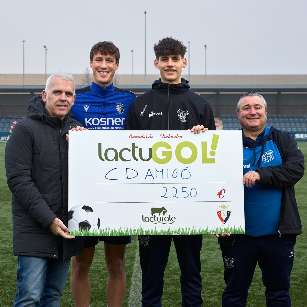 Herrando ha hecho entrega esta mañana del premio #Lactugol a Álvaro Tabar, del CD Amigó. También han acudido al acto Josetxo Yanguas, directivo del club convenido, e Iñaki Redín en representación de <a href="/Leche_Lacturale/">Lacturale</a>.

¡Enhorabuena!