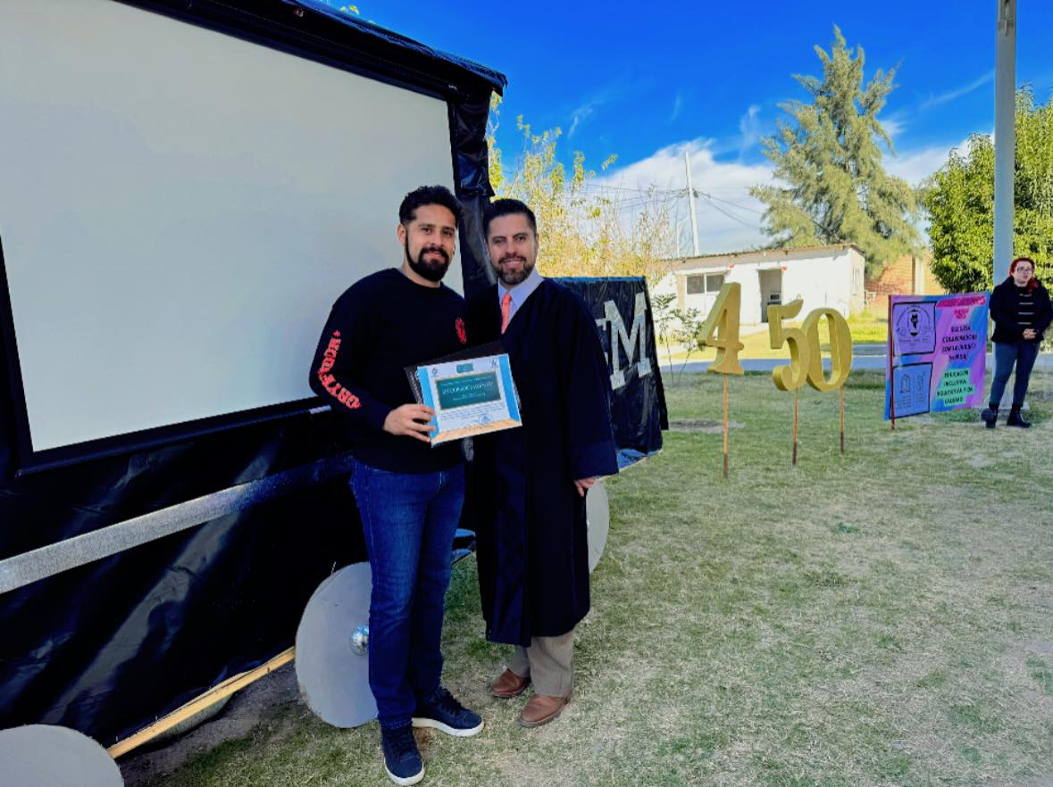 En esta ocasión la Escuela Secundaria "450"  nos invitó a charlar con su plantilla escolar, cerca de 400 jóvenes que escucharon el mensaje del Juez Primero Especializado Mario Rivera Contreras  la ronda de preguntas y respuesta fue muy nutrida y participativa <a href="/SEED_Dgo/">Secretaría de Educación del Estado de Durango</a>