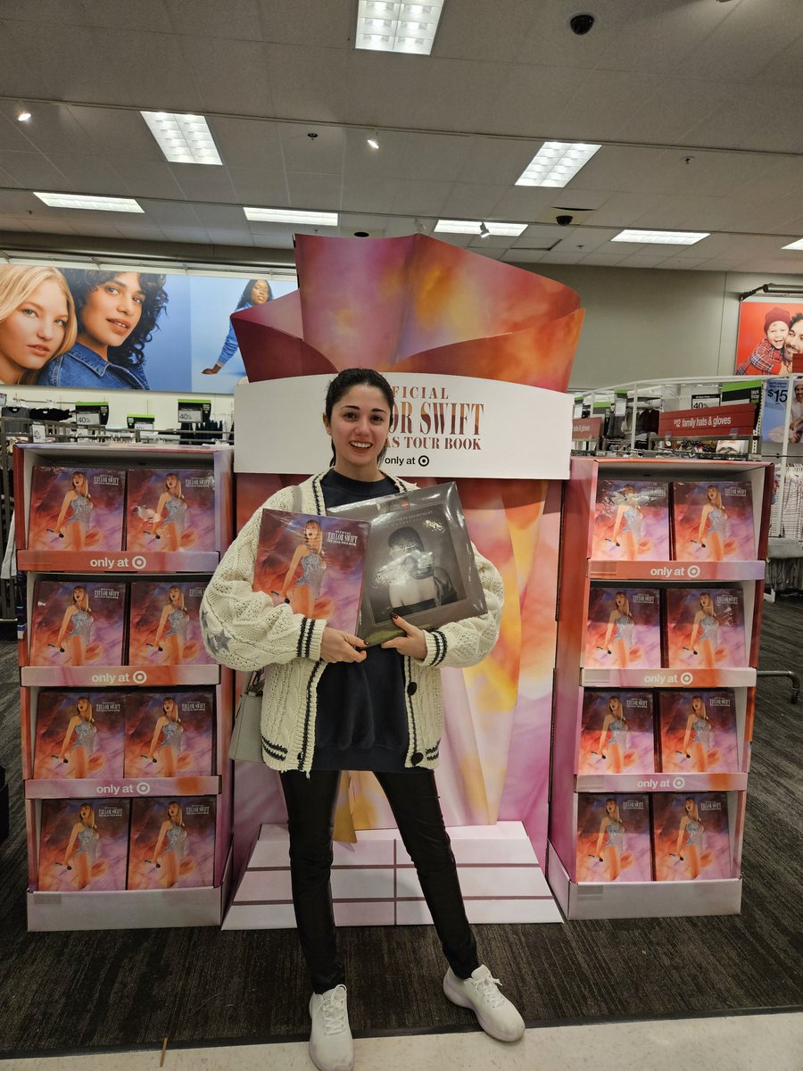 TaylorFan95's tweet photo. @taylornation13 #TSBlackFridayCollection went to Target at 6 am and it's so worth it! https://t.co/8uGIpSeq6k