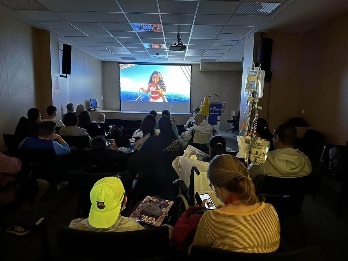 vallhebron's tweet photo. 🎬Els nens i nenes de #VallHebron han pogut gaudir d’una tarda de cinema amb la premier de Vaiana 2! Una iniciativa d’@italfarmacoes i Disney 💫que permet als petits pacients desconnectar i viure aventures màgiques, tot mantenint el dret a gaudir de la infància, fins i tot a l’hospital 💙
