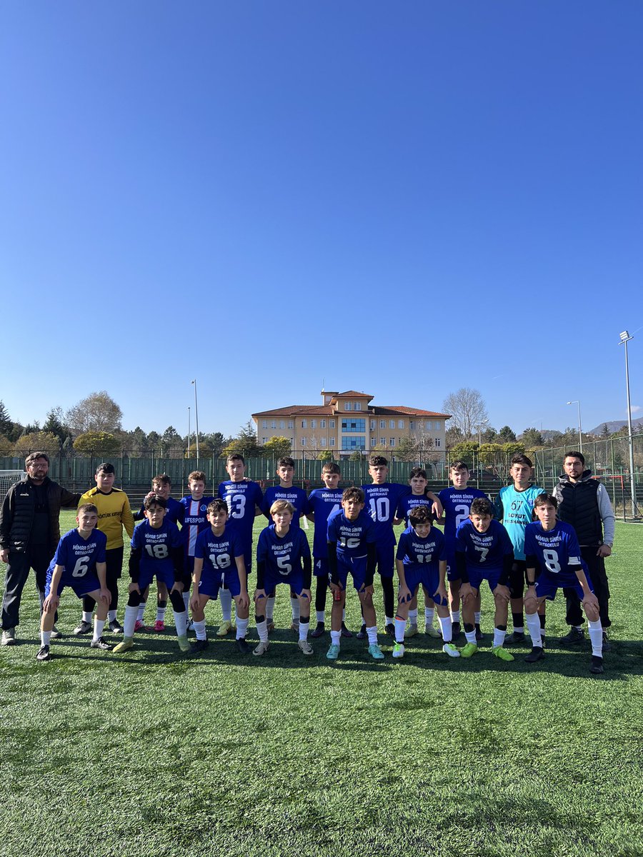 caycuma_mso's tweet photo. Okulumuz futbol takımı ilçe birincisi olmuştur. Öğrencilerimizi ve öğretmenlerimizi tebrik ederiz. https://t.co/rLLGXAn3cC