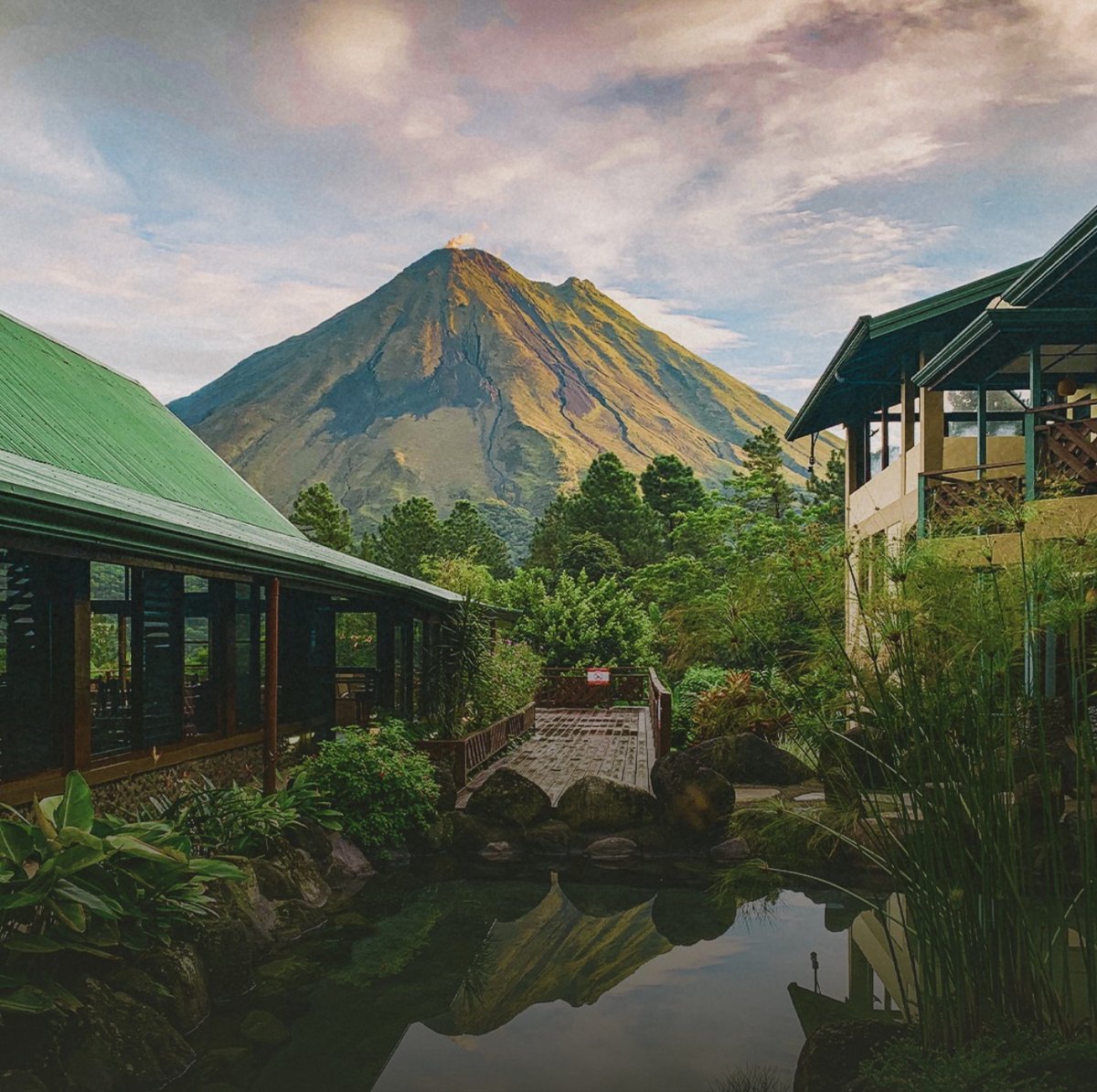 Become immersed in Costa Rica’s natural beauty at Arenal Observatory Lodge &amp; Trails. 

Pristine landscapes, volcanoes, waterfalls and tropical gardens await! 🌳🏞️

Book your stay now and embark on an unforgettable journey!

📷 arenalobservatorylodge