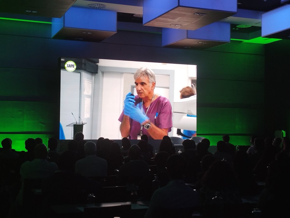 sapdes's tweet photo. Emotivo homenaje póstumo en recuerdo del Dr. Francisco Javier Gallego Rojo en el seno del #55CongresoSAPD https://t.co/wmlMgk61SA