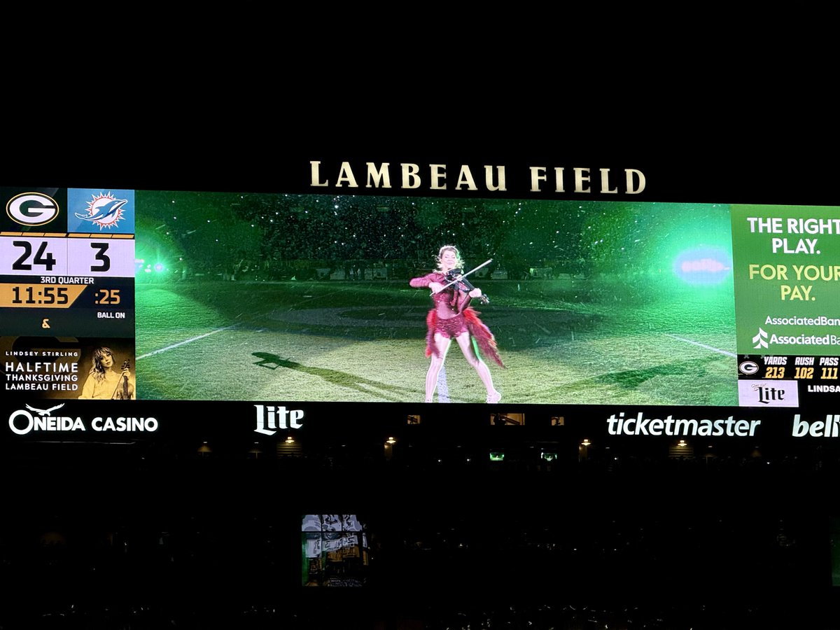 n8van2's tweet photo. I love that @ACMomento lets you log concerts as well as football games, but what happens when they're the same event?!? https://t.co/PMuLQSozRj