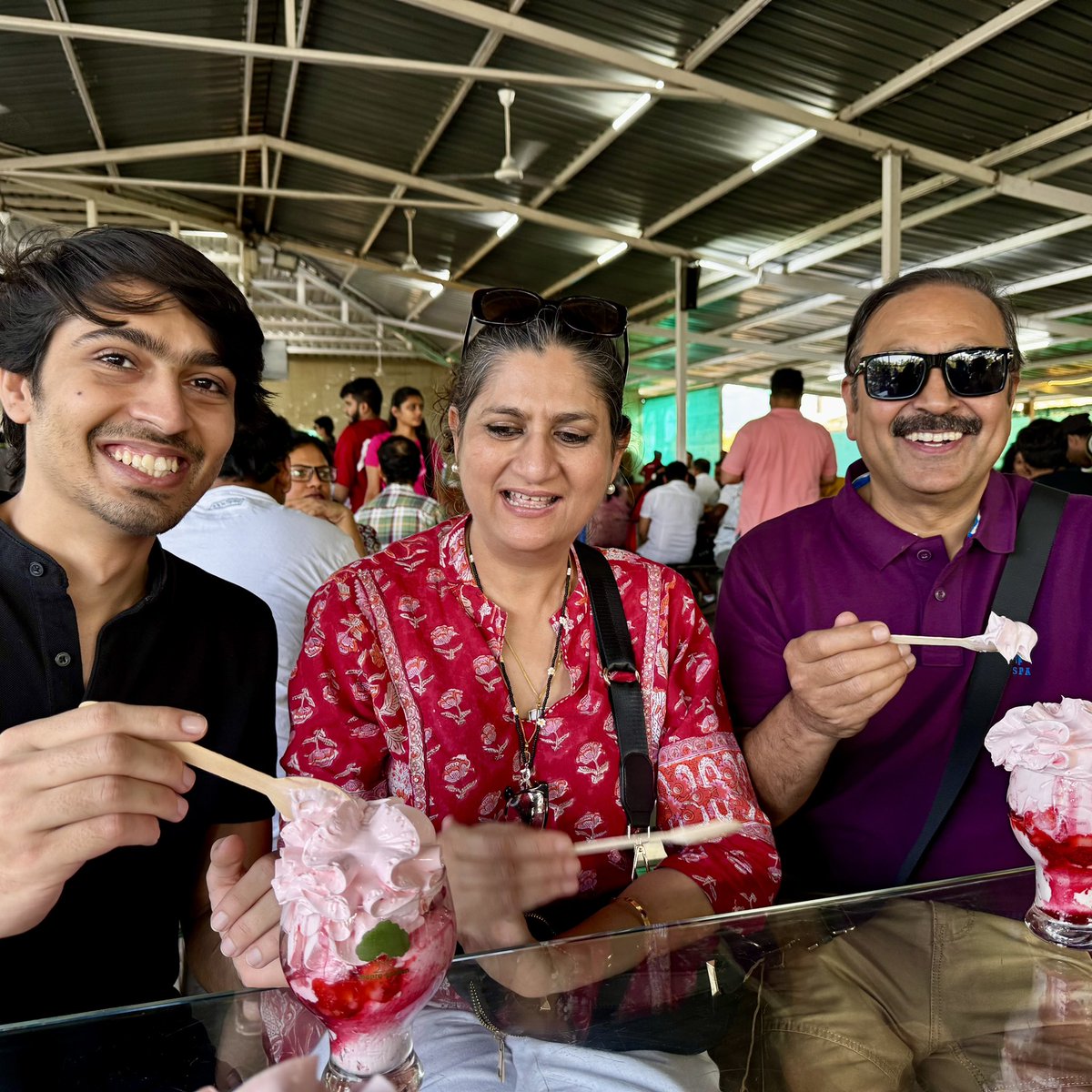 Sudhir_indi's tweet image. Honored to present Design Attitude to Riaz Khan, my NID batchmate, Ceramic Designer, &amp;amp; the Nawab of Loharu. Always elegant, courteous, &amp;amp; inspiring.

#DesignAttitude #CeramicDesign #Royalty #NIDAlumni #Gratitude